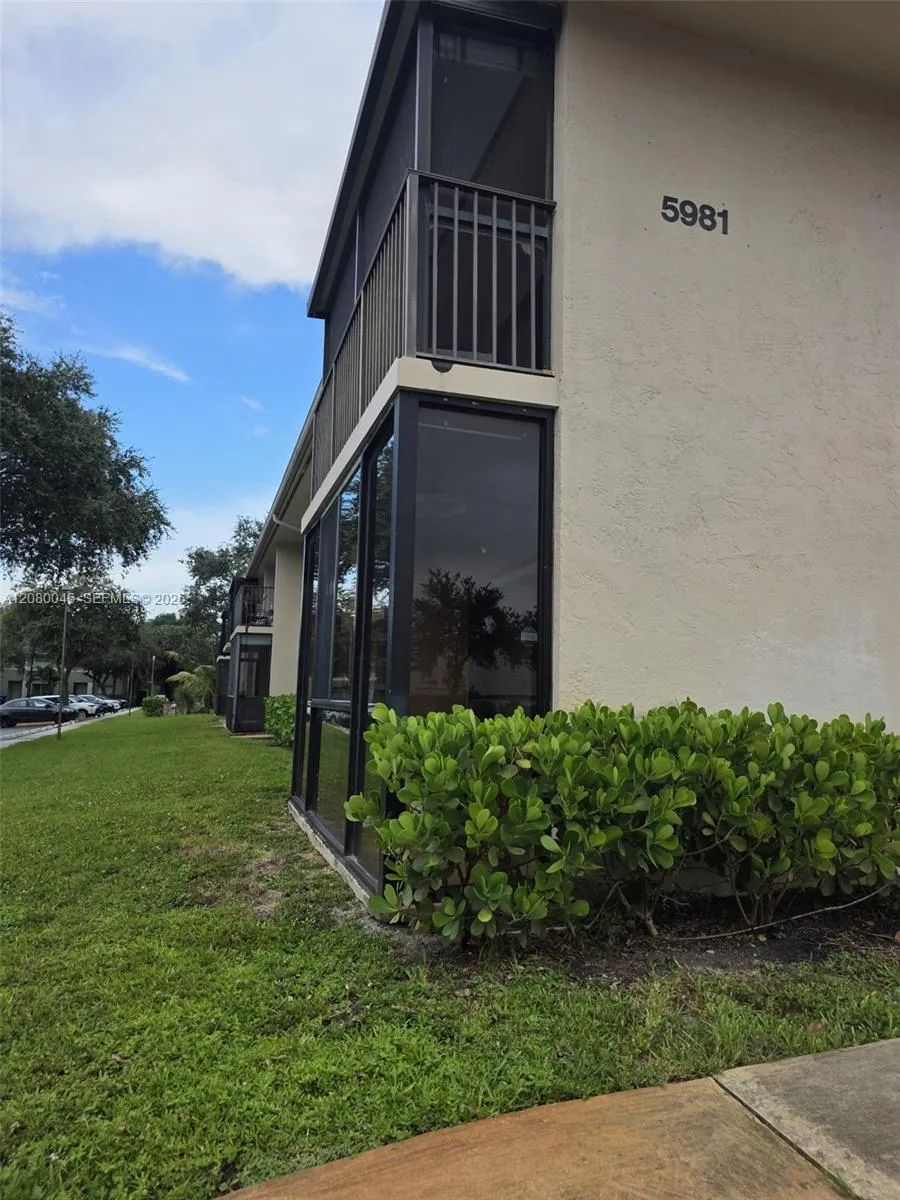 5981 Washington St #206 Hollywood, FL 33023