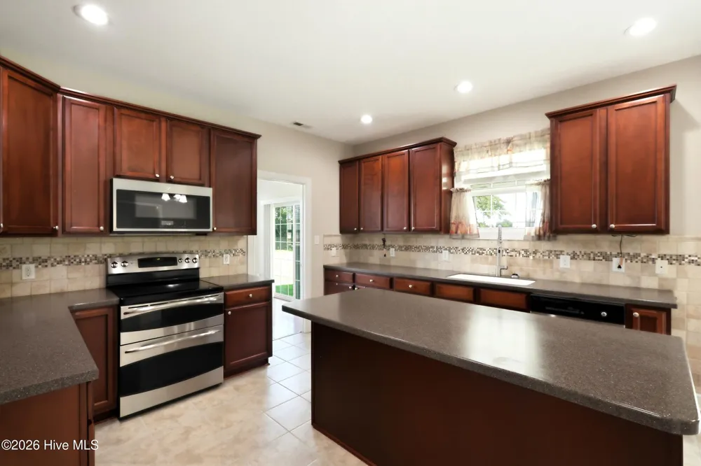 100 Farmington Drive Richlands, NC 28574