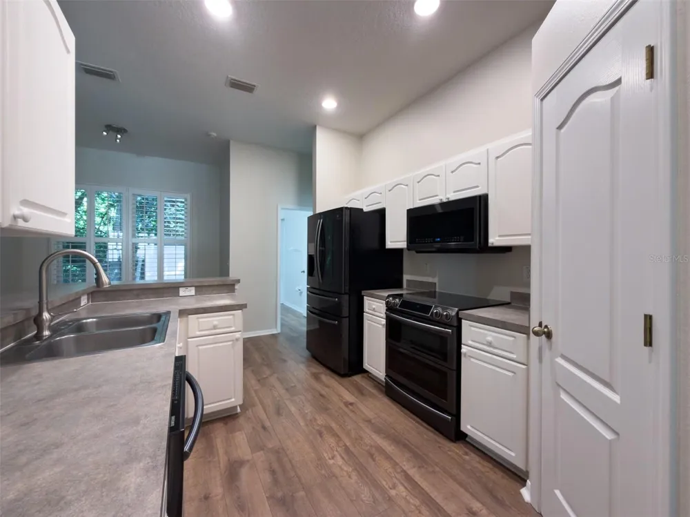 220 TAYLOR BAY LANE Brandon, FL 33510