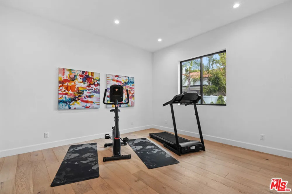 4475 Mammoth Avenue Sherman Oaks, CA 91423