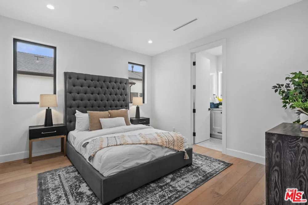 4475 Mammoth Avenue Sherman Oaks, CA 91423