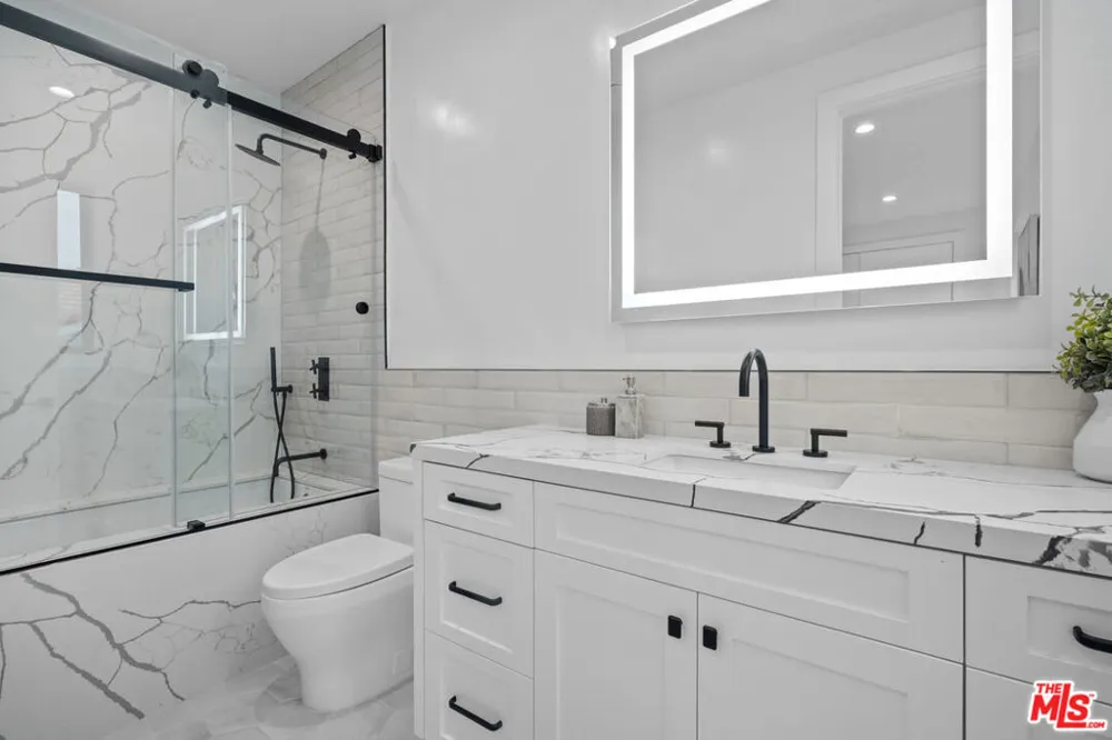 4475 Mammoth Avenue Sherman Oaks, CA 91423