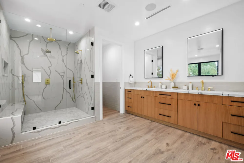 4475 Mammoth Avenue Sherman Oaks, CA 91423