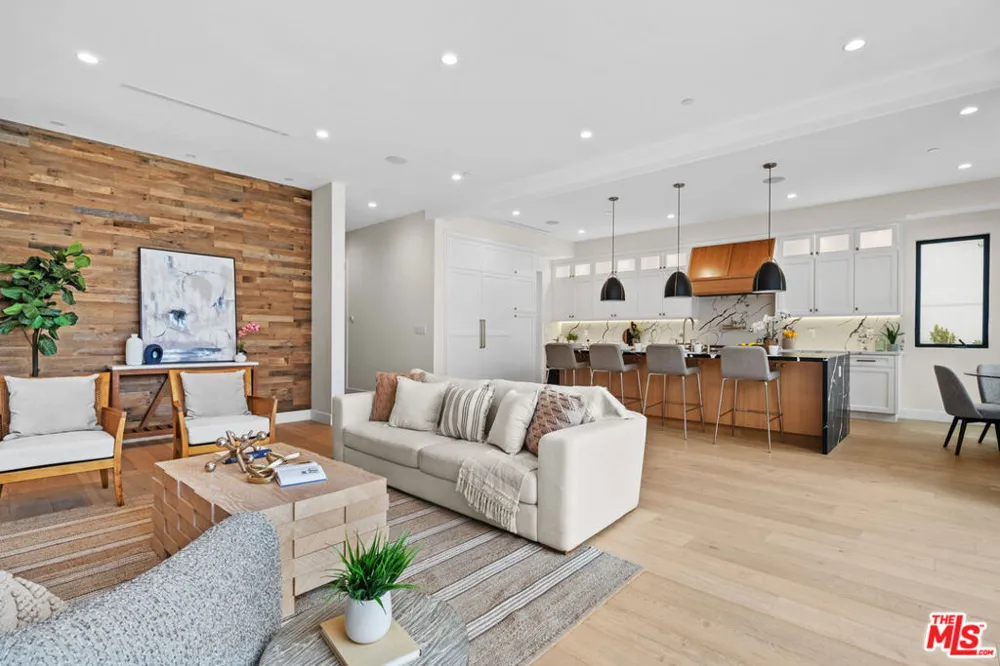 4475 Mammoth Avenue Sherman Oaks, CA 91423