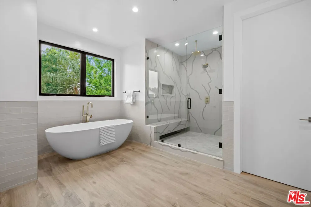 4475 Mammoth Avenue Sherman Oaks, CA 91423