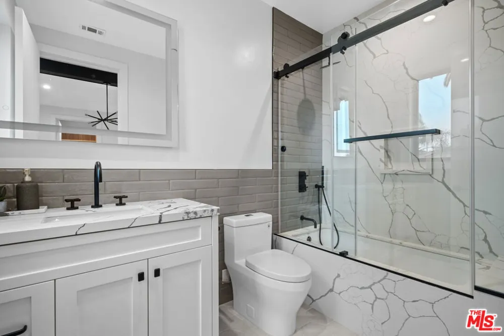 4475 Mammoth Avenue Sherman Oaks, CA 91423