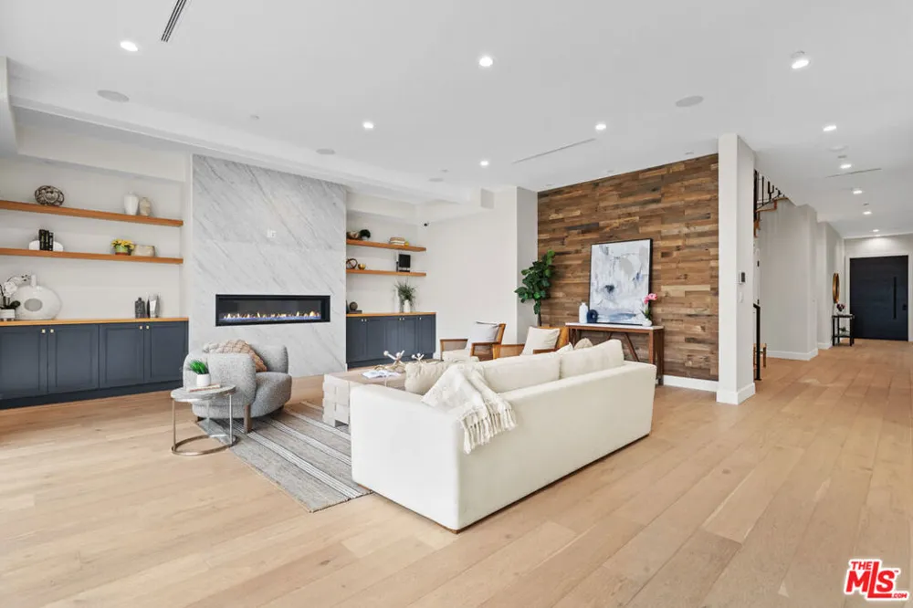 4475 Mammoth Avenue Sherman Oaks, CA 91423