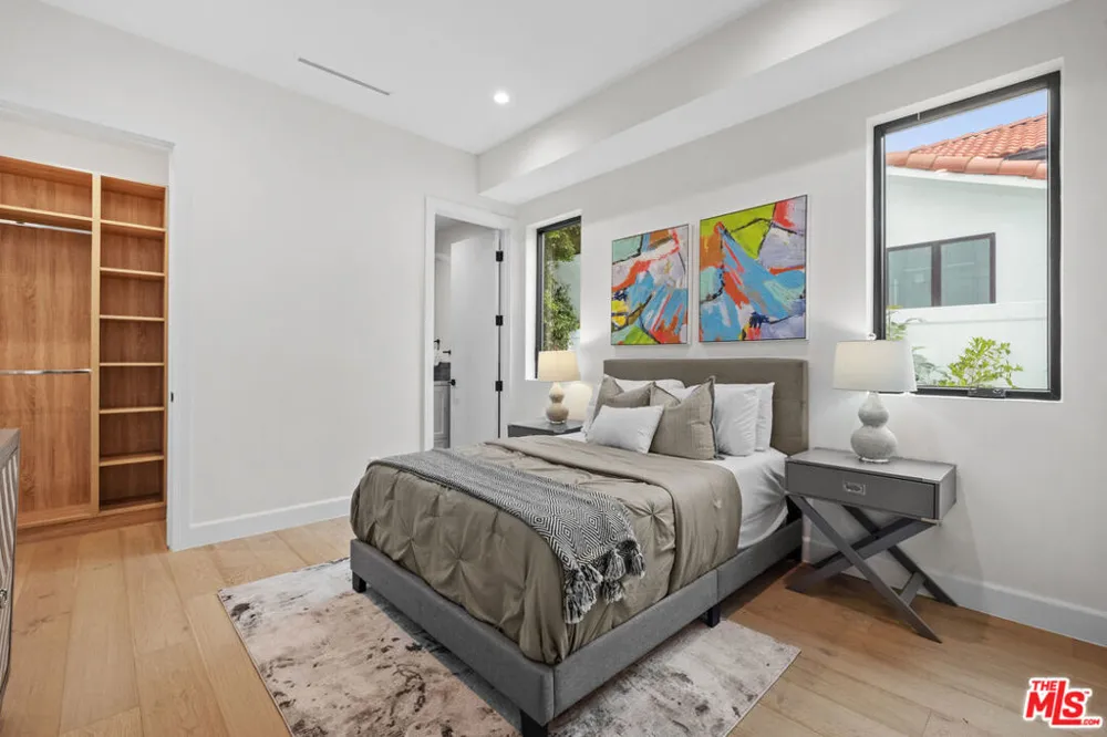 4475 Mammoth Avenue Sherman Oaks, CA 91423