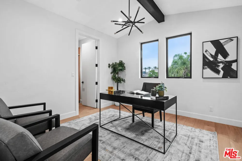 4475 Mammoth Avenue Sherman Oaks, CA 91423
