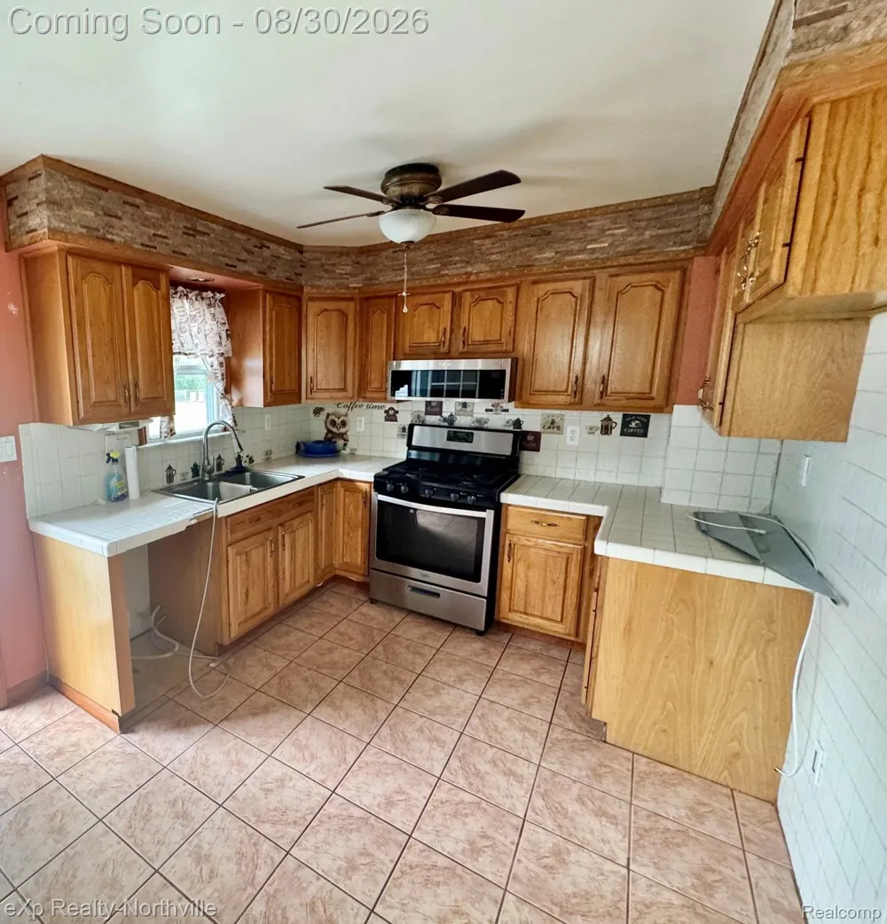 39089 Wade Road Romulus City, MI 48174