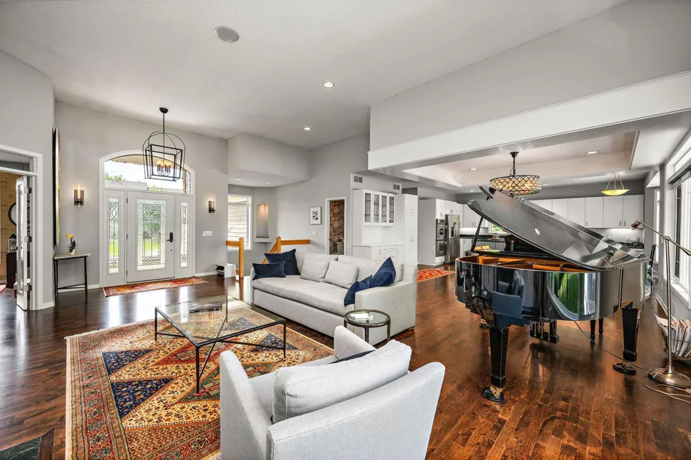 7021 Howard Lane Eden Prairie, MN 55346