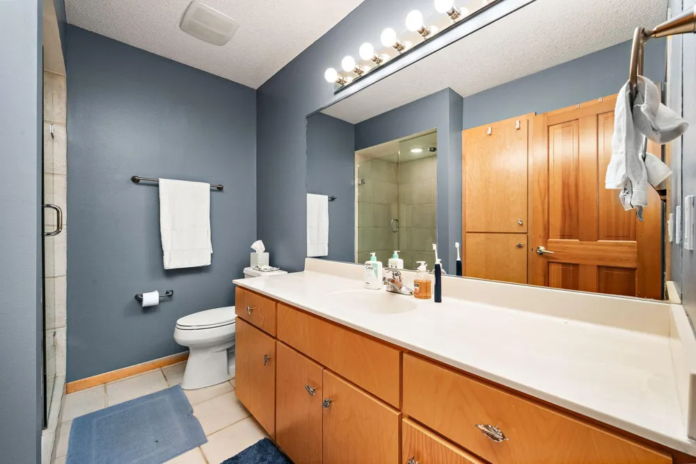 7021 Howard Lane Eden Prairie, MN 55346