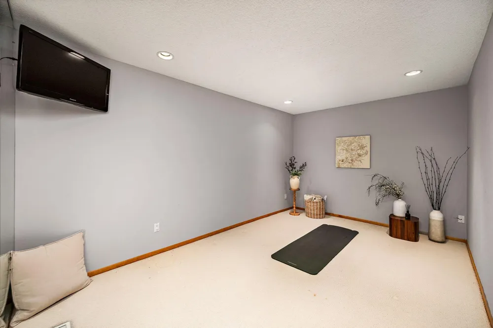 7021 Howard Lane Eden Prairie, MN 55346