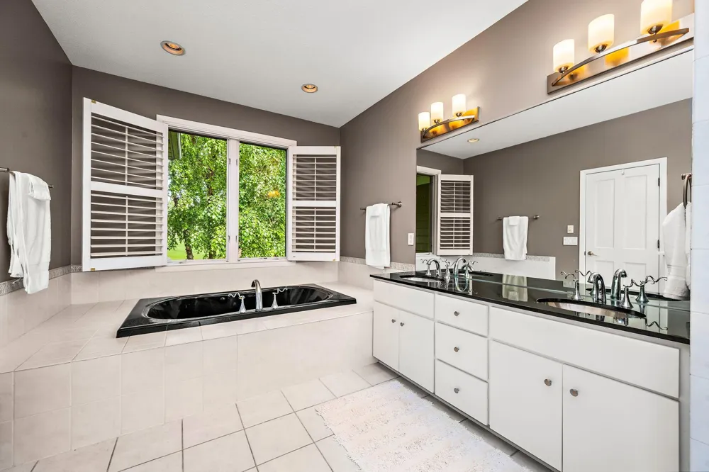 7021 Howard Lane Eden Prairie, MN 55346