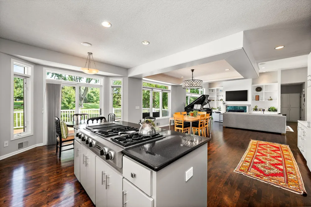 7021 Howard Lane Eden Prairie, MN 55346