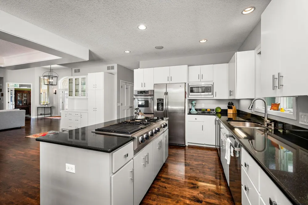 7021 Howard Lane Eden Prairie, MN 55346