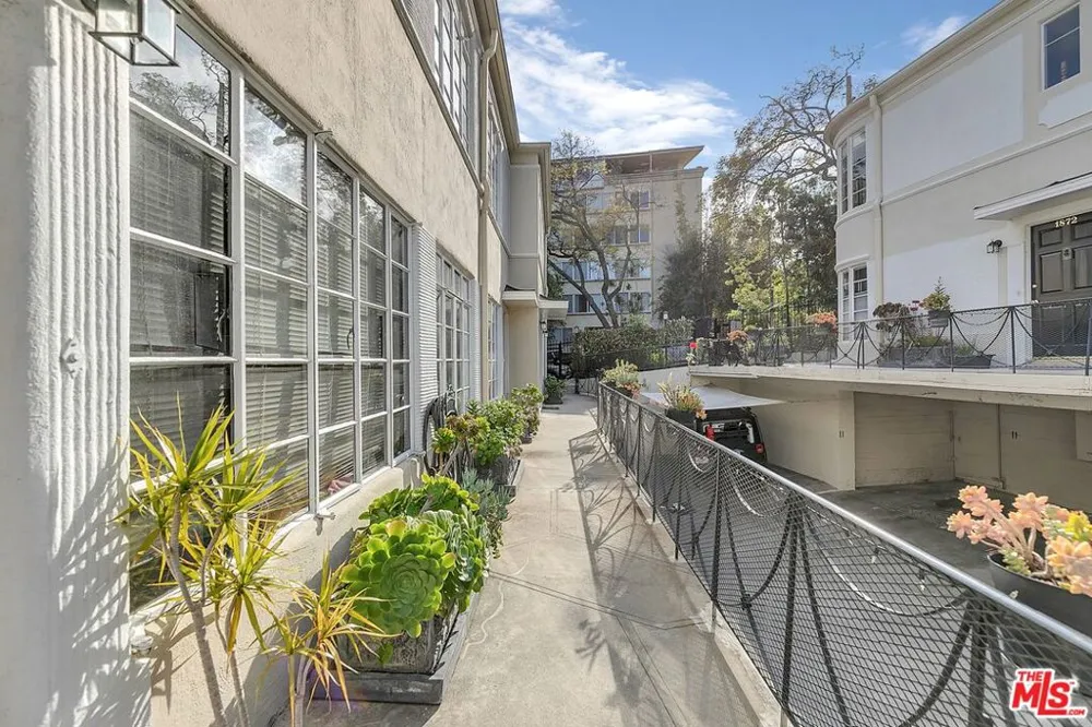 1846 El Cerrito Place Los Angeles, CA 90068
