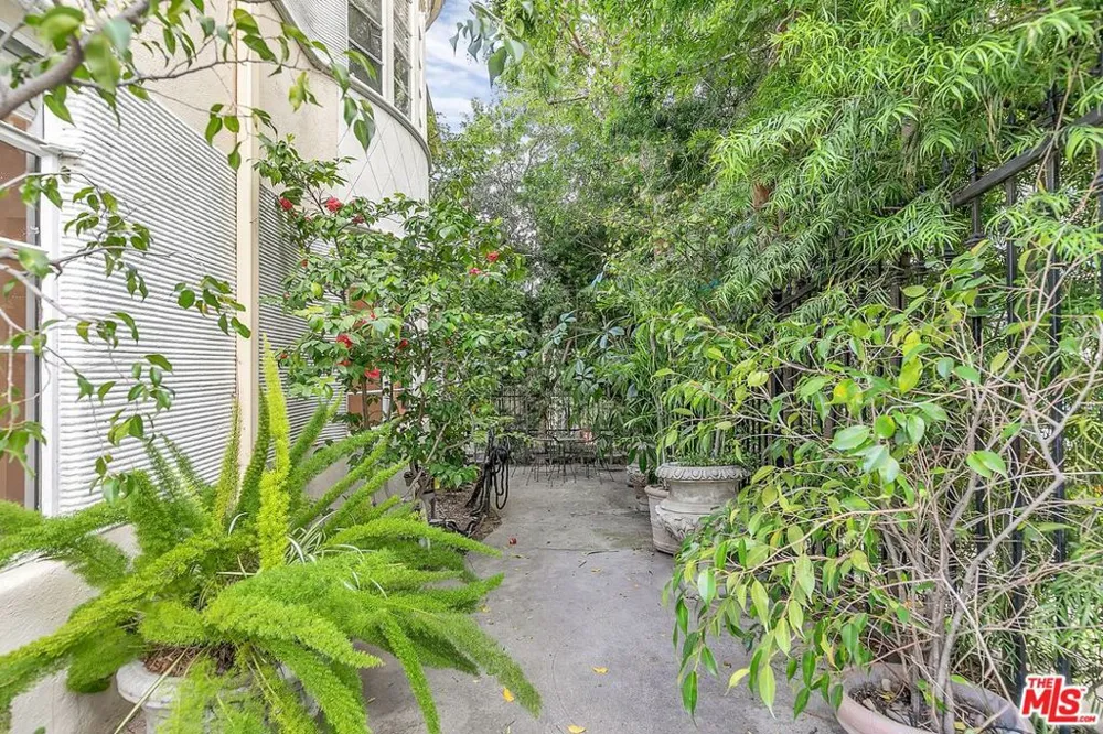 1846 El Cerrito Place Los Angeles, CA 90068