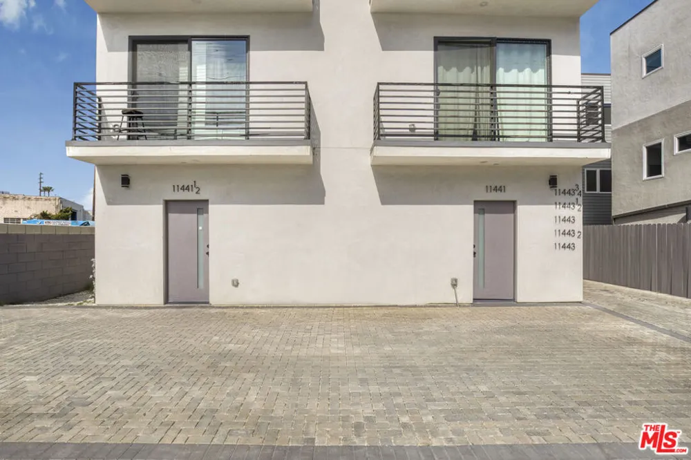 11443 Hatteras Street North Hollywood, CA 91601