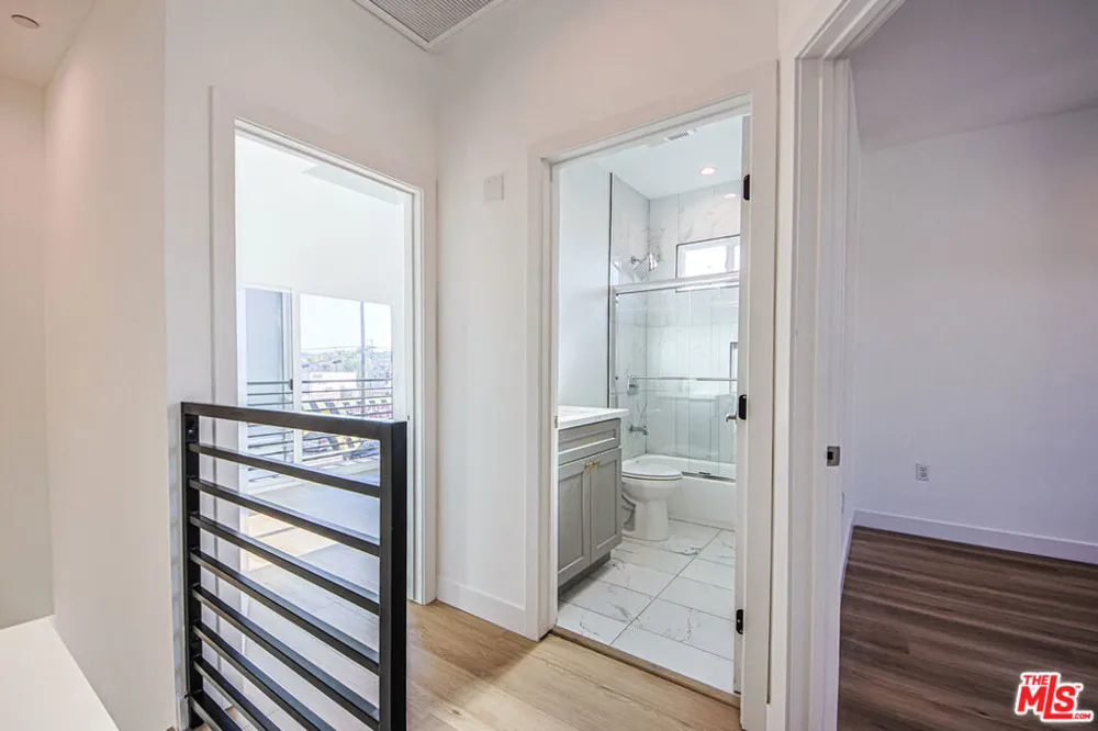 11443 Hatteras Street North Hollywood, CA 91601