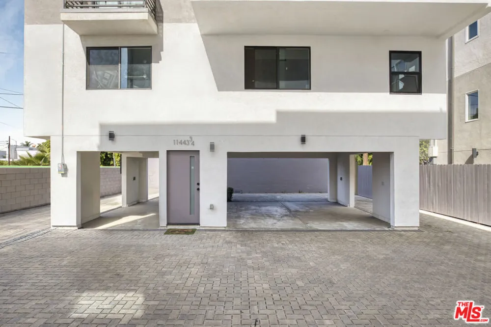 11443 Hatteras Street North Hollywood, CA 91601