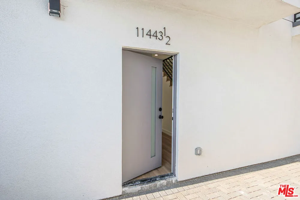 11443 Hatteras Street North Hollywood, CA 91601