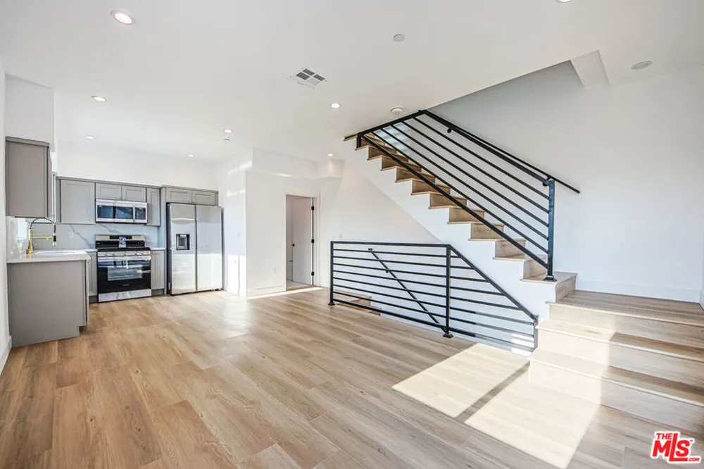 11443 Hatteras Street North Hollywood, CA 91601