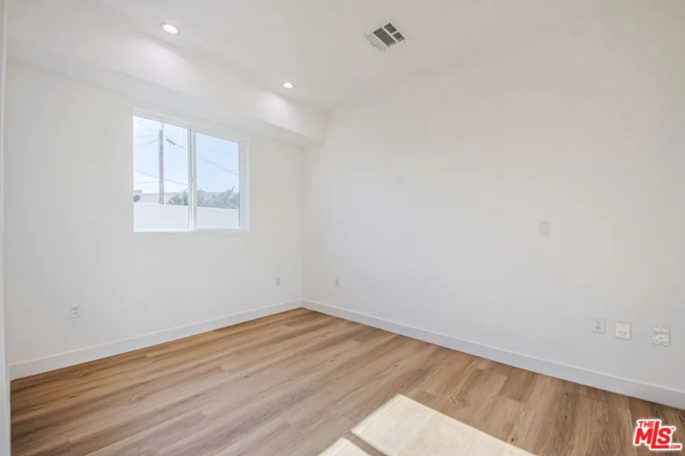 11443 Hatteras Street North Hollywood, CA 91601