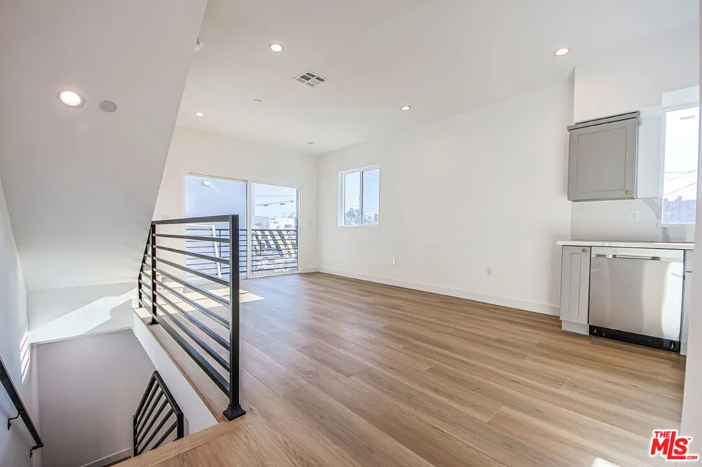 11443 Hatteras Street North Hollywood, CA 91601