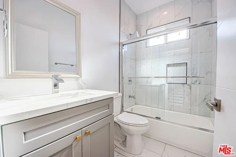11443 Hatteras Street North Hollywood, CA 91601