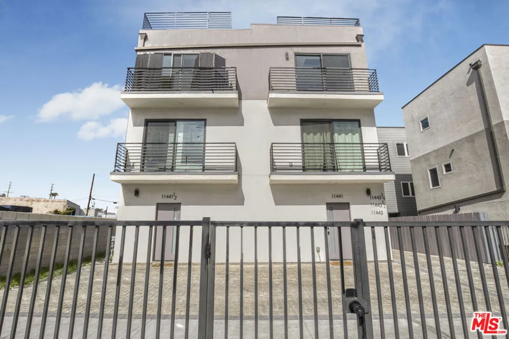 11443 Hatteras Street North Hollywood, CA 91601