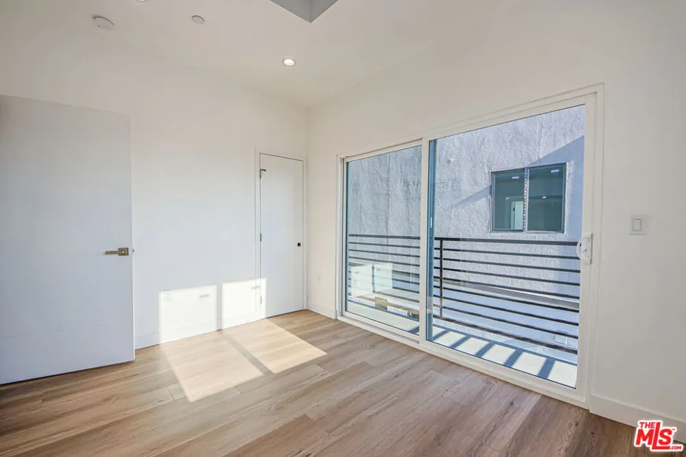 11443 Hatteras Street North Hollywood, CA 91601