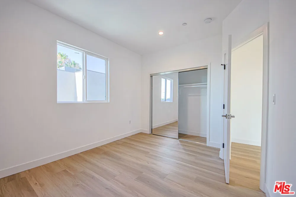 11443 Hatteras Street North Hollywood, CA 91601