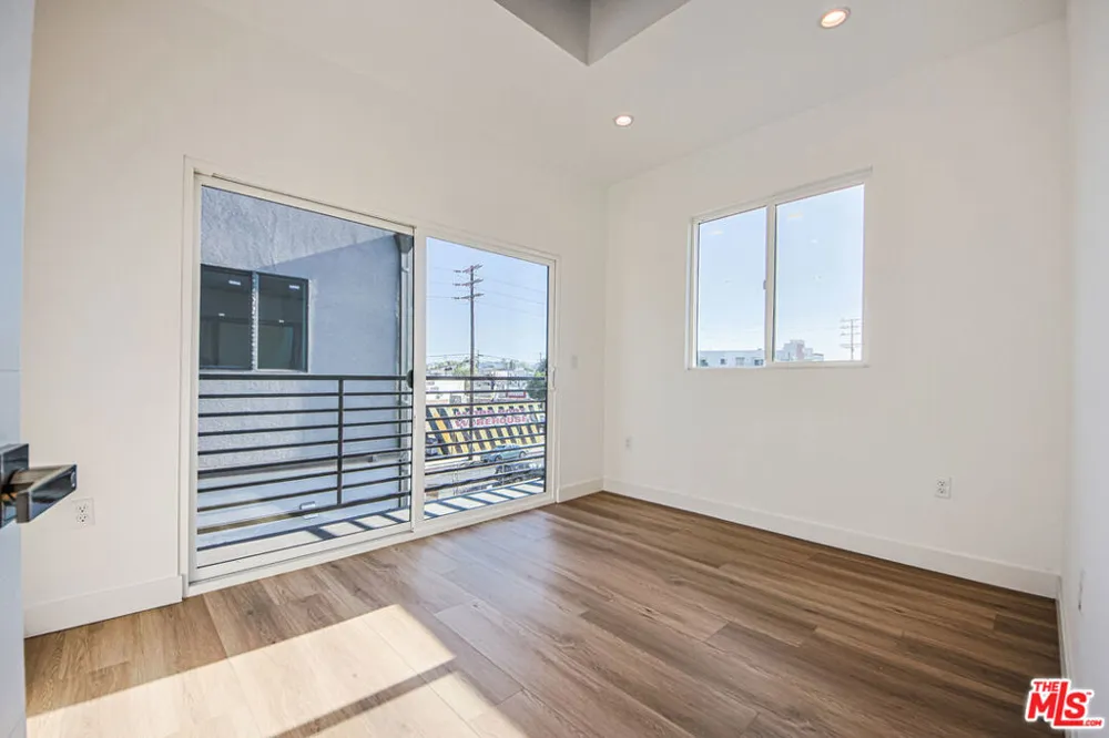 11443 Hatteras Street North Hollywood, CA 91601