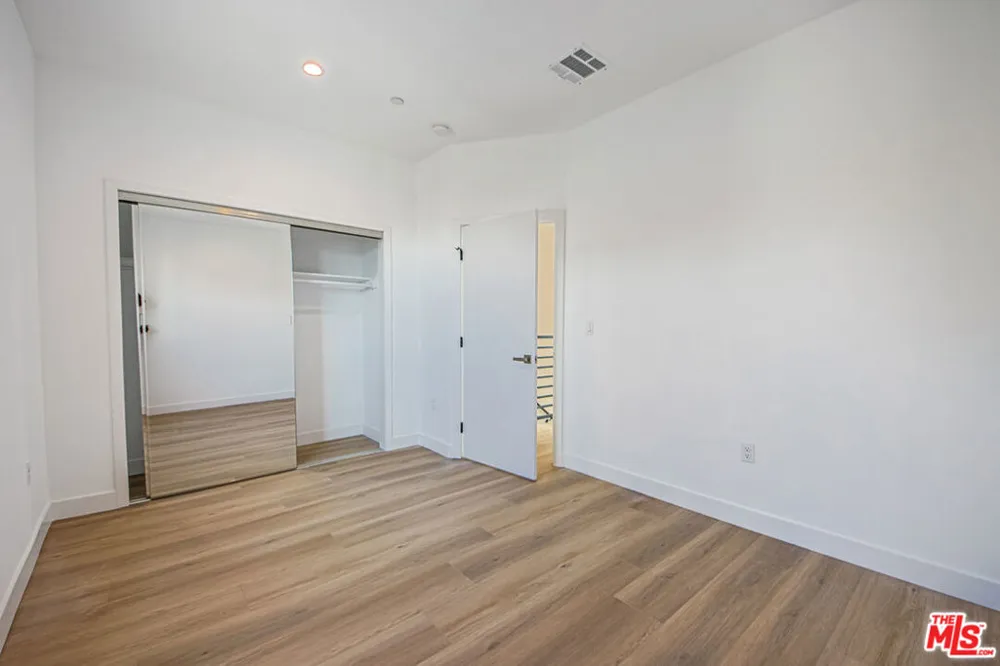 11443 Hatteras Street North Hollywood, CA 91601