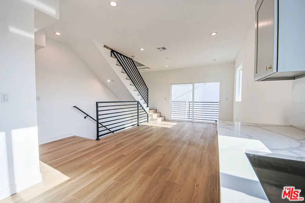 11443 Hatteras Street North Hollywood, CA 91601