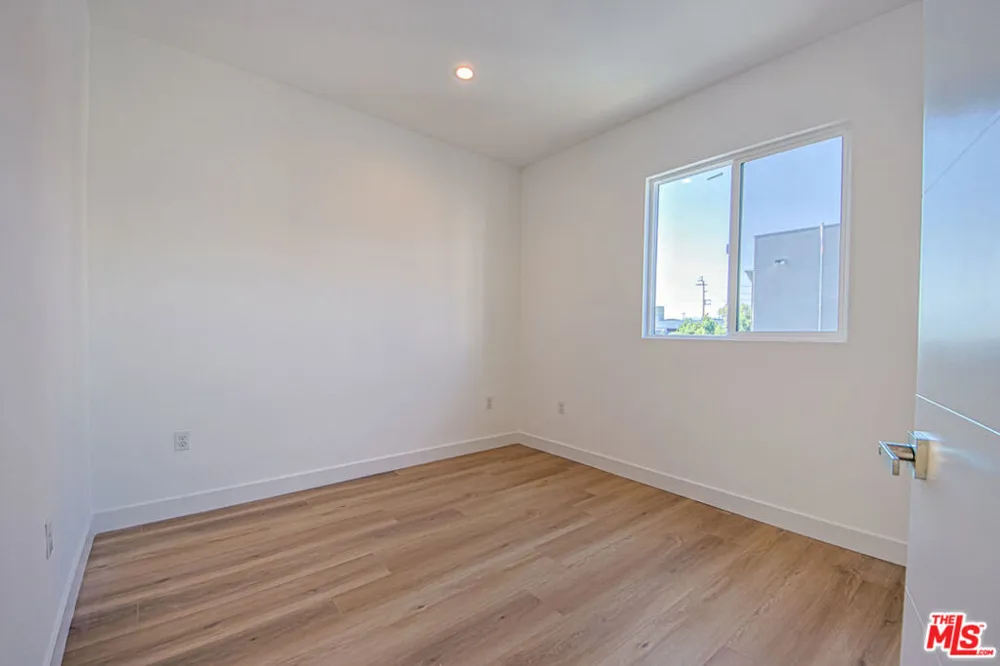 11443 Hatteras Street North Hollywood, CA 91601