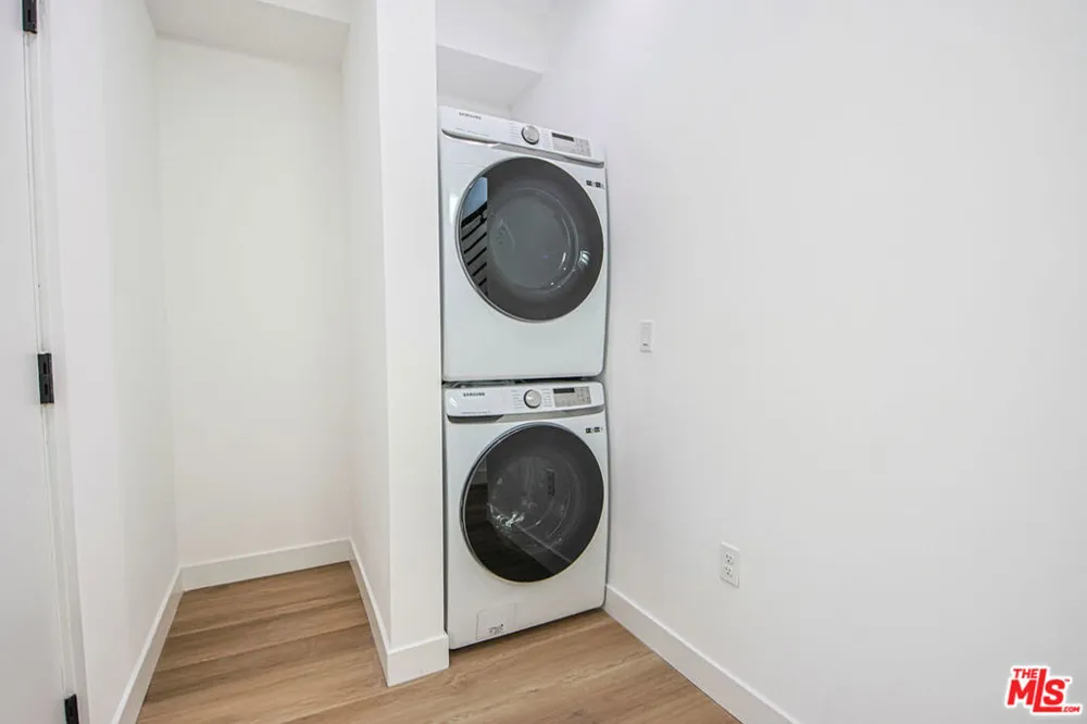 11443 Hatteras Street North Hollywood, CA 91601