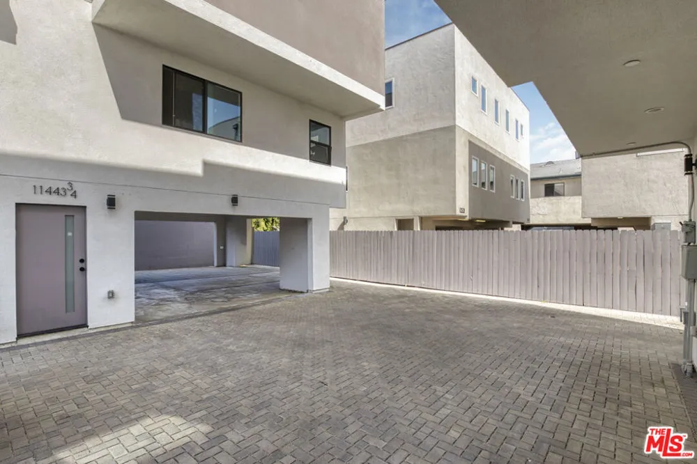 11443 Hatteras Street North Hollywood, CA 91601