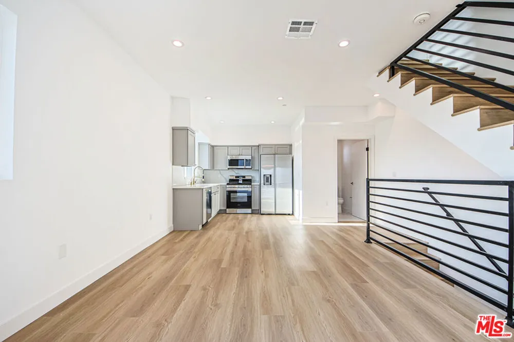 11443 Hatteras Street North Hollywood, CA 91601