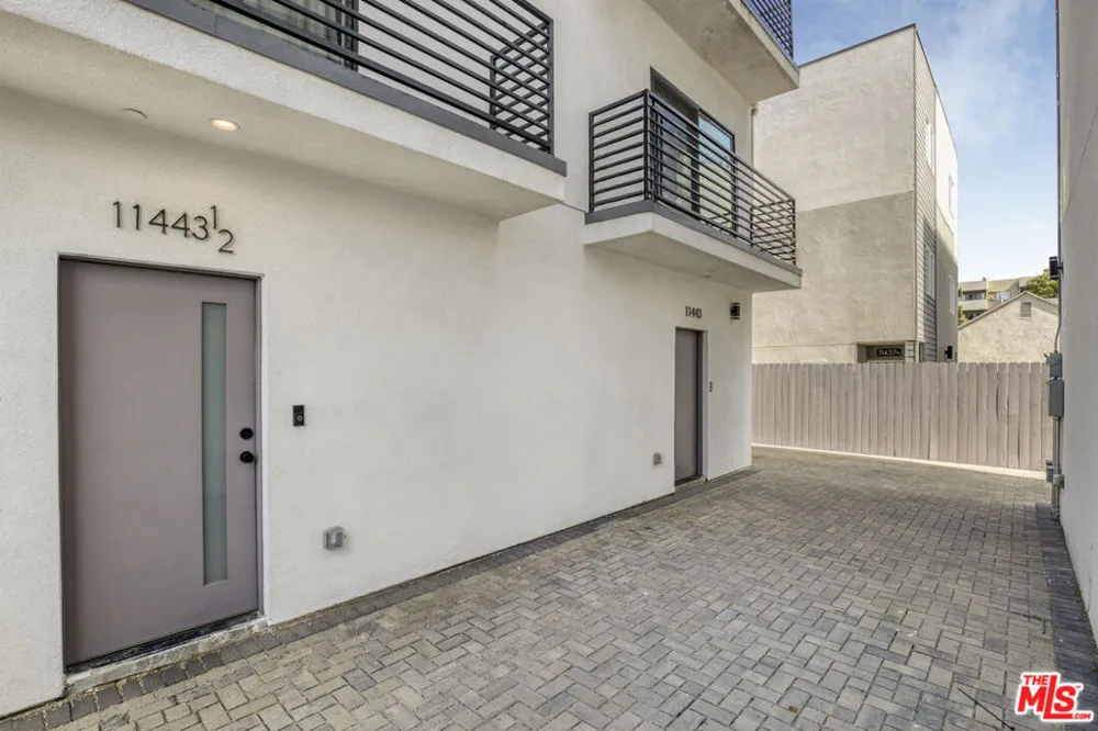 11443 Hatteras Street North Hollywood, CA 91601