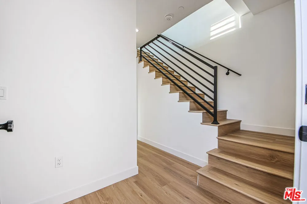 11443 Hatteras Street North Hollywood, CA 91601
