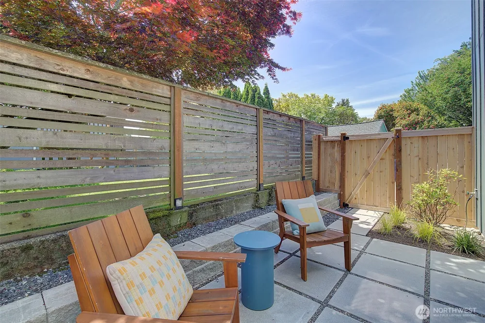 8319 25th Avenue NW Seattle, WA 98117