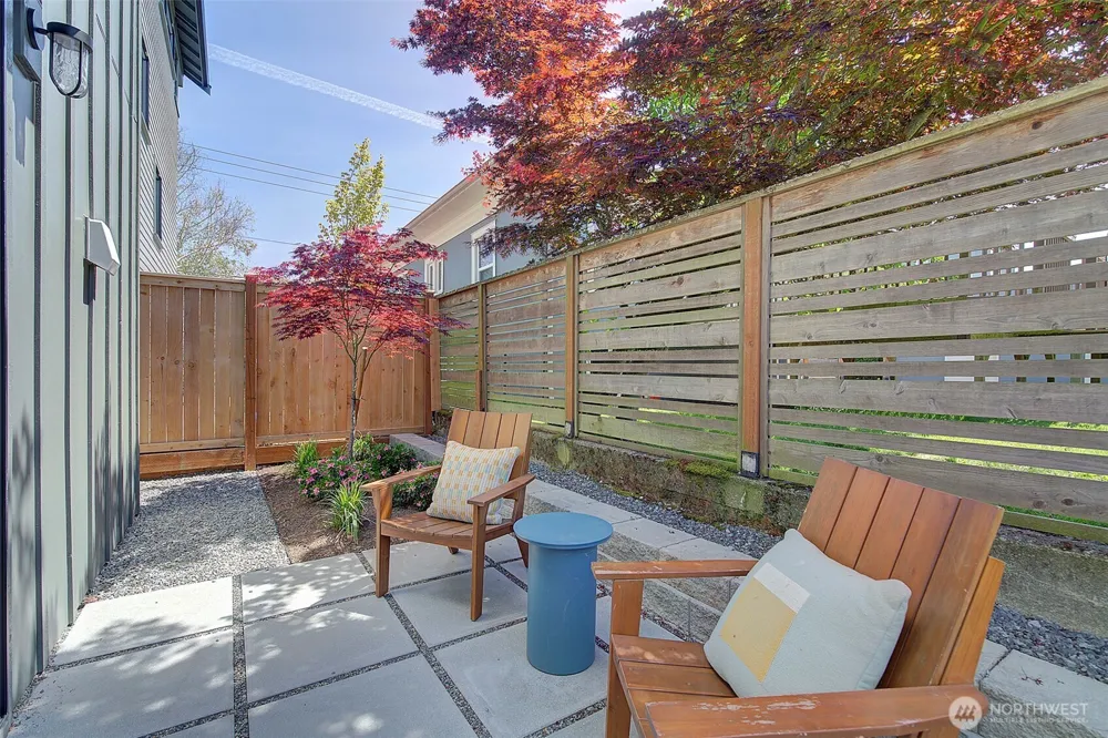 8319 25th Avenue NW Seattle, WA 98117