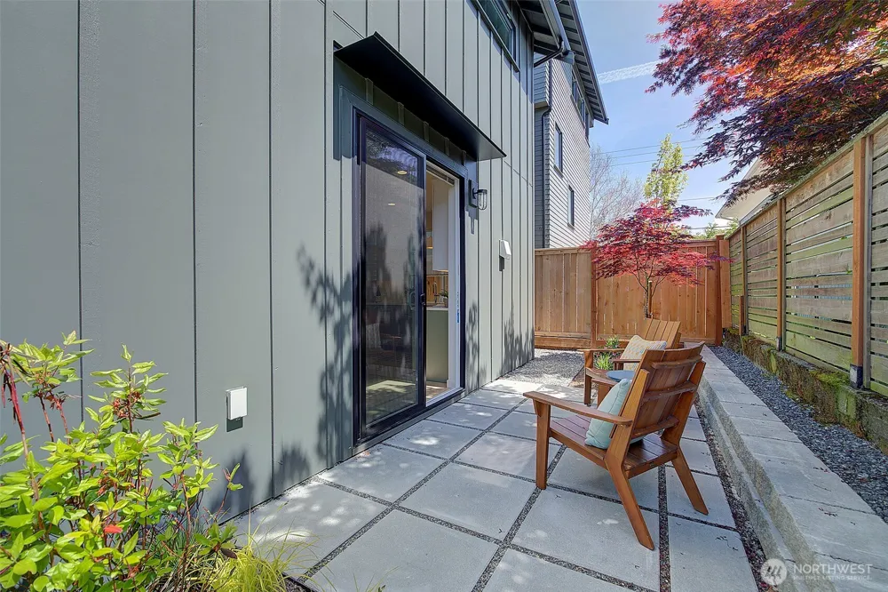 8319 25th Avenue NW Seattle, WA 98117