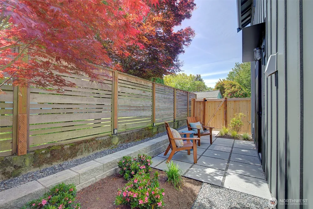 8319 25th Avenue NW Seattle, WA 98117