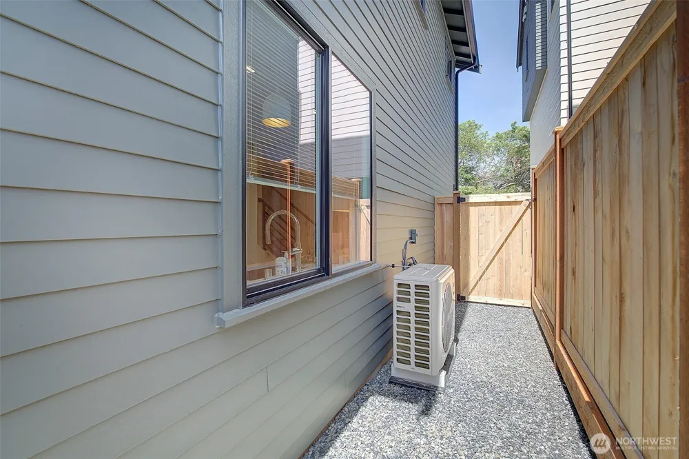 8319 25th Avenue NW Seattle, WA 98117