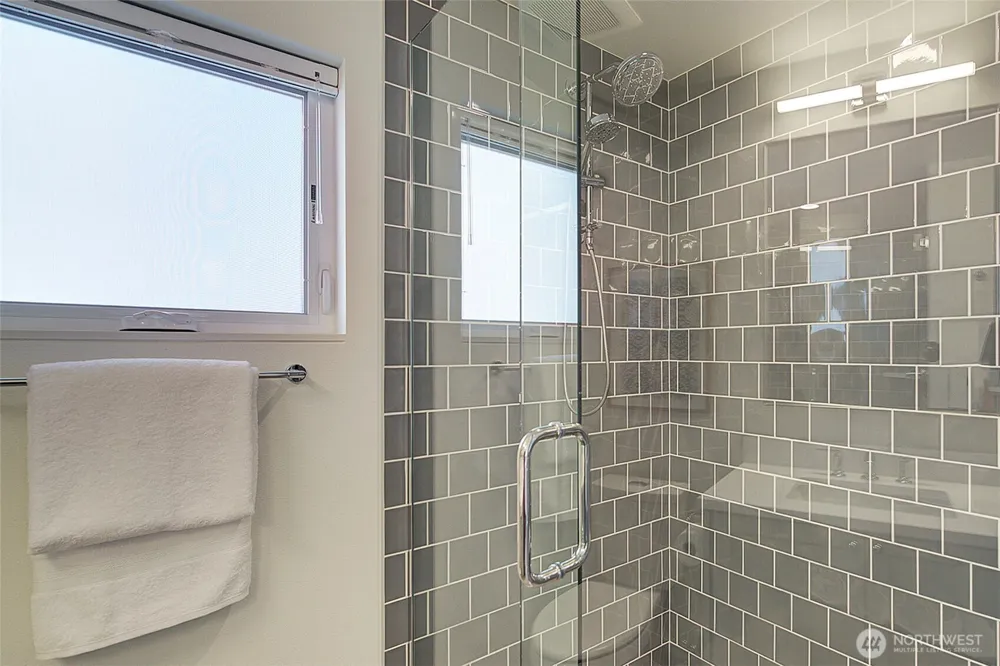 8319 25th Avenue NW Seattle, WA 98117