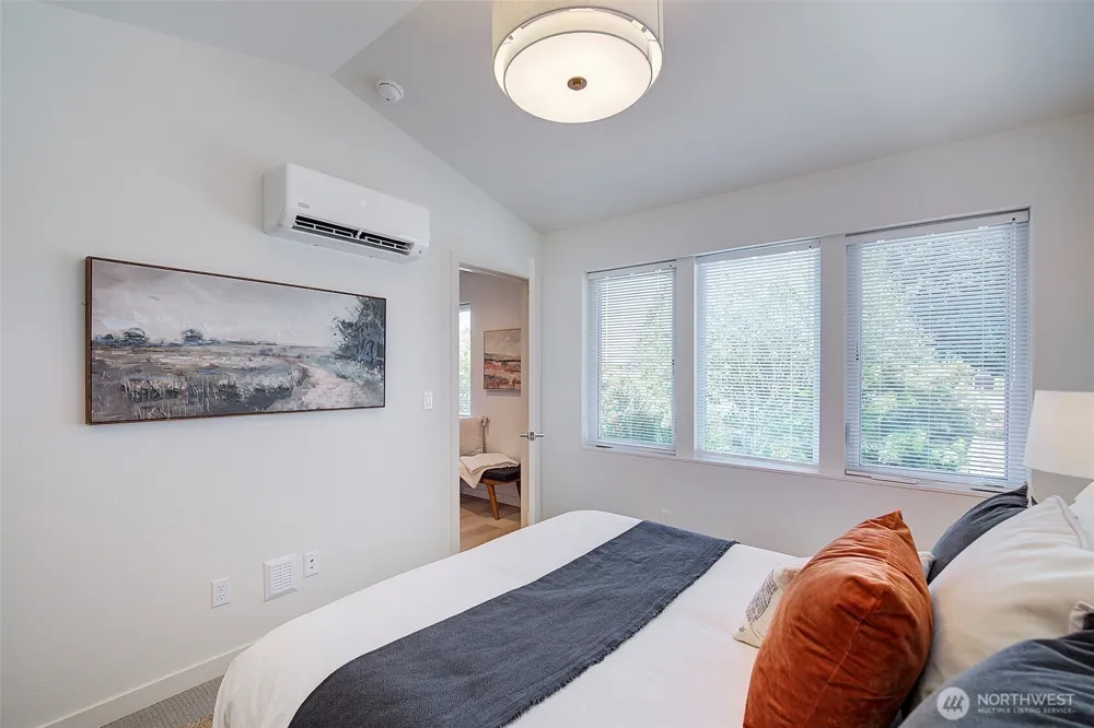 8319 25th Avenue NW Seattle, WA 98117