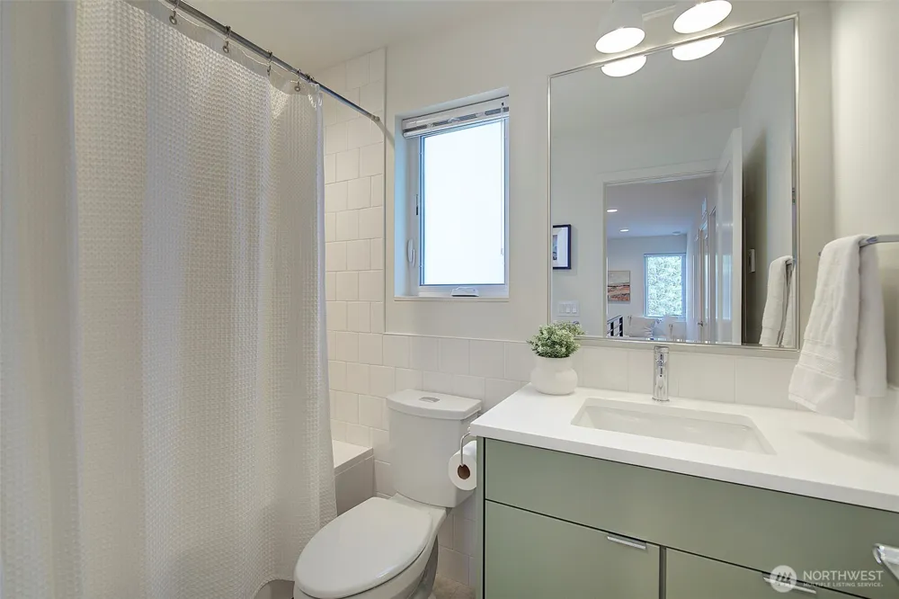 8319 25th Avenue NW Seattle, WA 98117